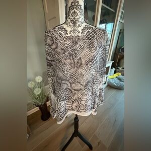 Chic Black & gray Snake Print Poncho top